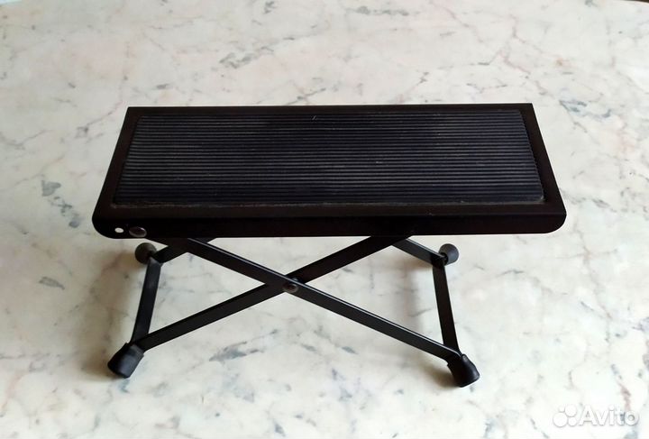 Подставка под ногу гитариста