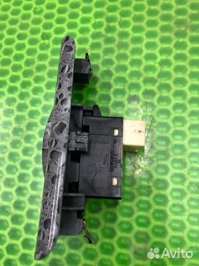 Кнопка стеклоподъемника задняя левая Kia Cerato