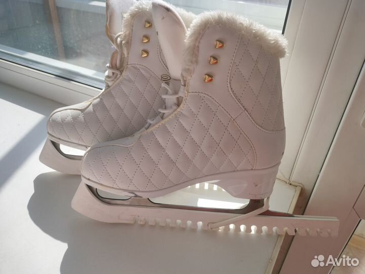 Коньки фигурные женские 39 размер