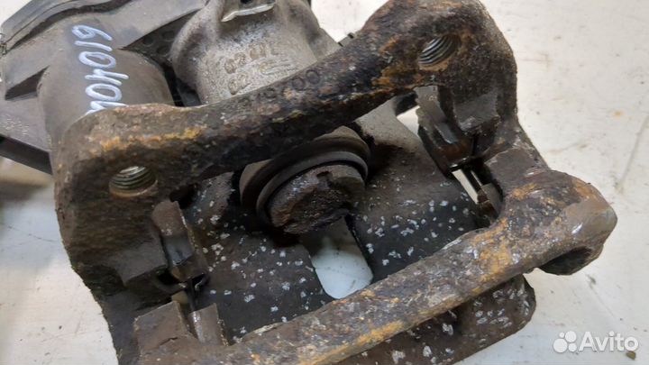 Суппорт левый задний Renault Scenic, 2010