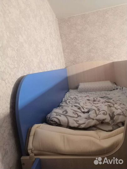 Детская кровать чердак со столом и шкафом
