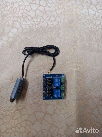 Контроллер влажности и температуры