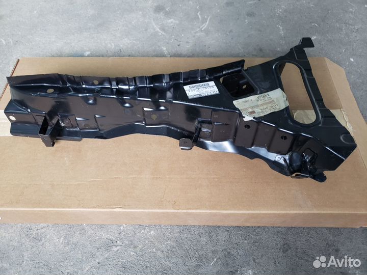 Nissan Teana J32 Усилитель брызговика прав. Новый