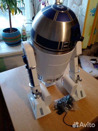 Робот дроид R2-D2