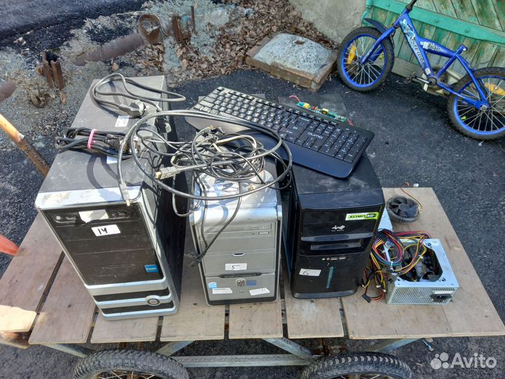 Коробка деталей для сборки компьютеров