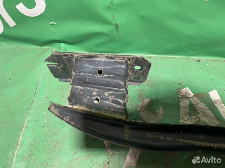 Задний усилитель бампера Ford Galaxy 2