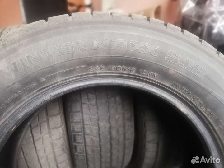Dunlop Winter Maxx SJ8 245/60 R18 105R
