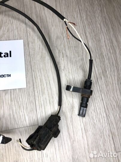 Toyota Alphard датчик abs передний правый