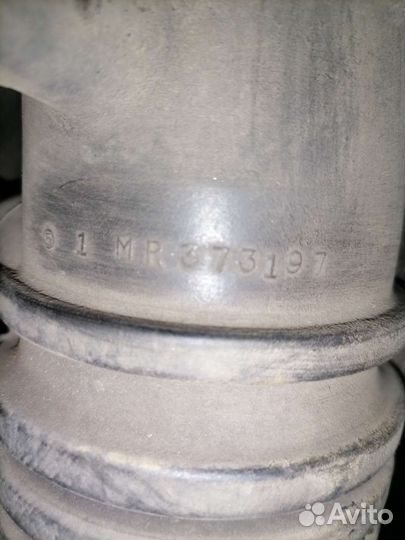 Патрубок воздушного фильтра Mitsubishi galant