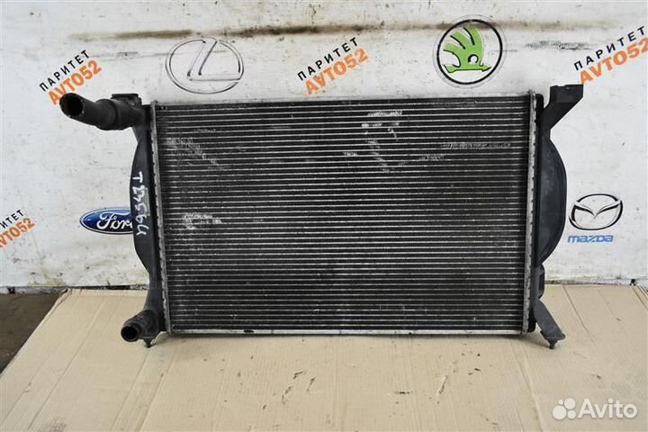 Радиатор охдаждения Audi A4 B7 2008