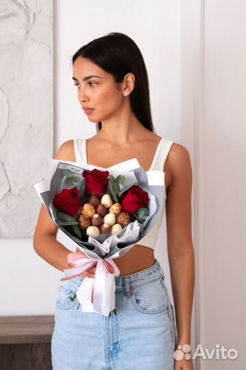 Букеты из клубники и цветов