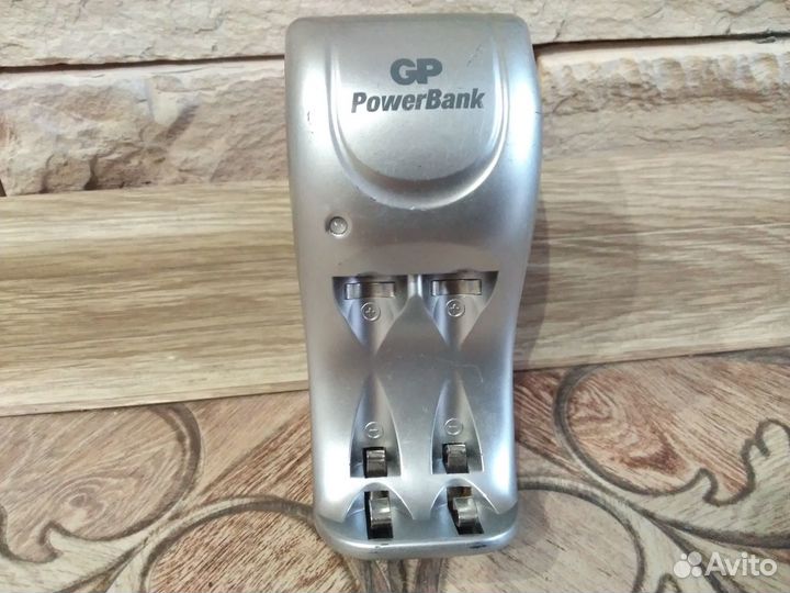 Зарядное устройство для батареек GP powerbank