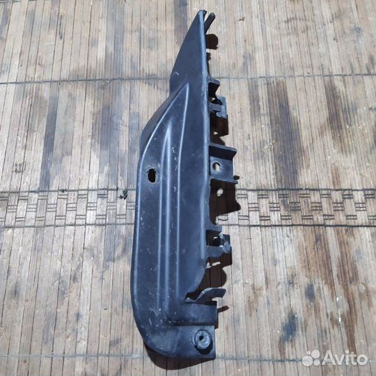 Накладка петли капота правая Citroen C5-2 X7 седан