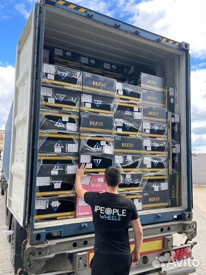 Литые диски R18 Vossen