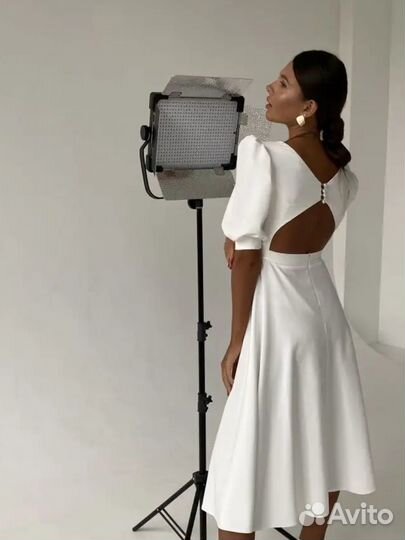 Нарядное платье с открытой спиной р.44