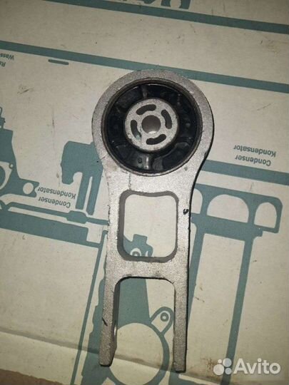 Нижняя подушка двигателя Chery M11