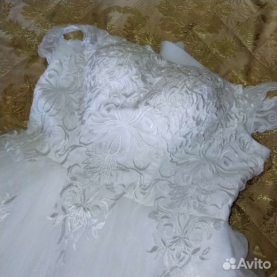 Свадебное платье