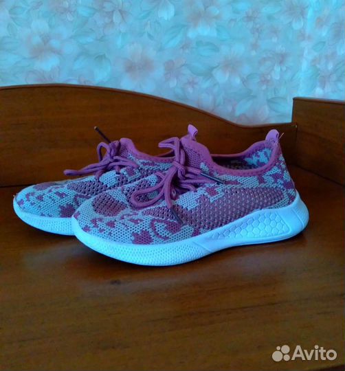 Кроссовки для девочки