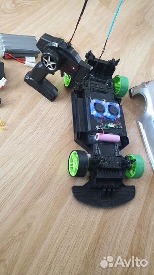 Машина на радиоуправлении (дрифт)