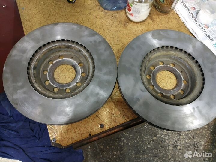 Тормозные диски передние Volkswagen Tiguan 2011г