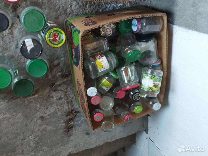 Стеклянные банки и бутылки