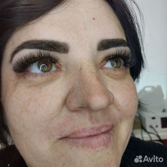 Наращивание ресниц, оформление бровей