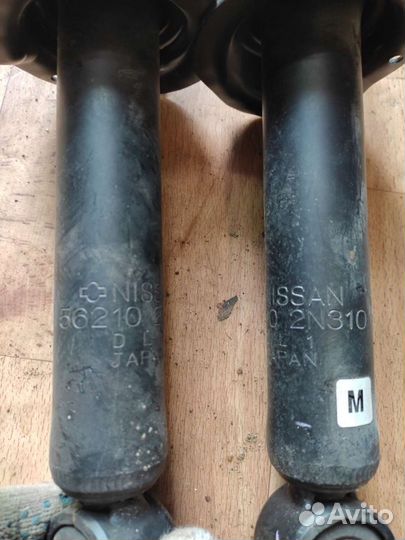 Стойка амортизатора задняя Nissan Almera N15
