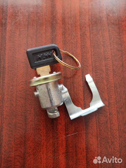 Замок бардачка иж