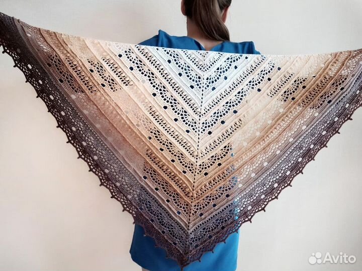 Новая вязаная шаль ручной работы