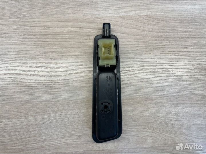 Кнопка стеклоподъемника задняя правая LADA X-Ray