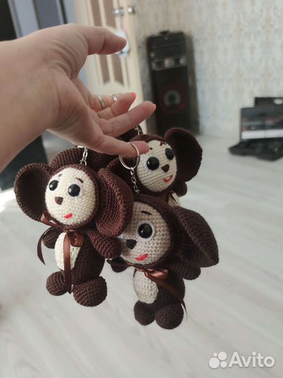 Вязанный чебурашка