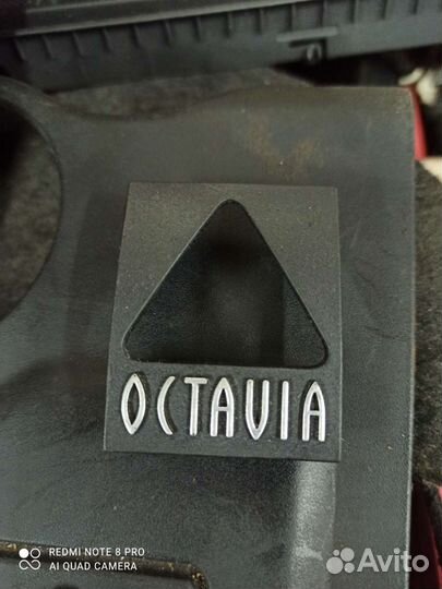 Октавия А4 накладка (декор) 1U0 857 586 оригинал