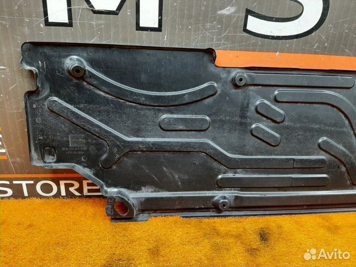 Защита днища кузова правая Mercedes-Benz C-Class