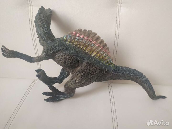 Динозавр с подвижной челюстью