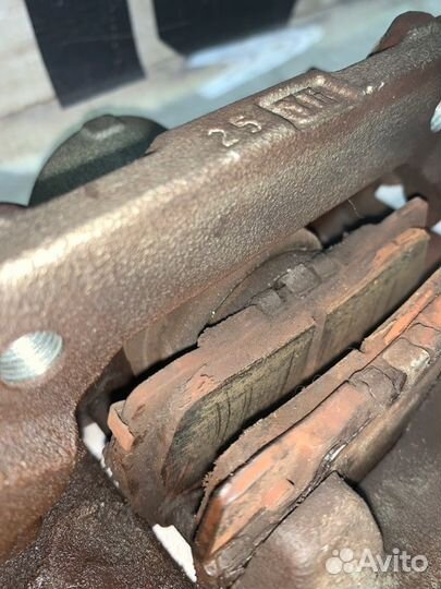 Суппорт тормозной задний левый Lexus Is250 GSE20