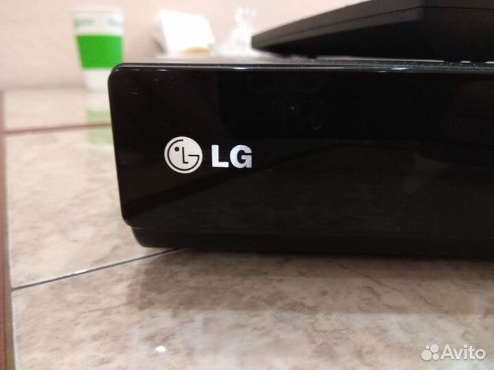 DVD плеер с Blu-ray LG