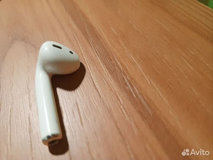 Airpods (левый наушник)