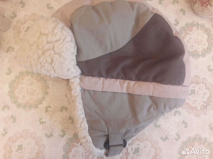 Продам детскую зимнюю шапку