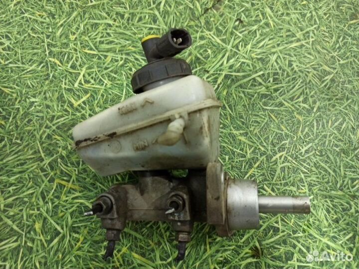 Главный тормозной цилиндр Renault Logan седан 1.4