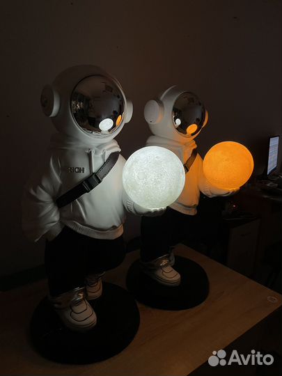 Светильник напольный космонавт