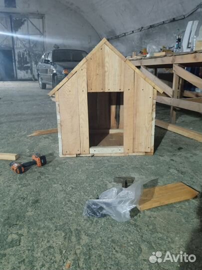Будка для собаки из бруса и доска
