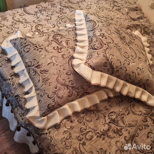 Покрывало, подушки, шторы