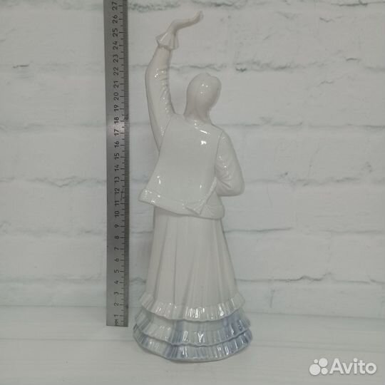 Статуэтка фарфор Мусульманка 26 см