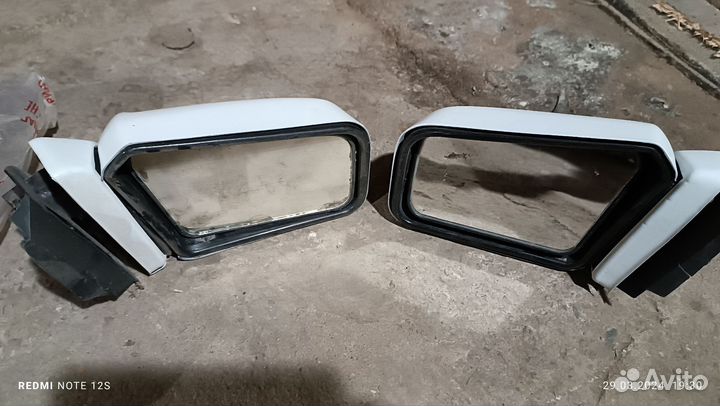 Боковое зеркало