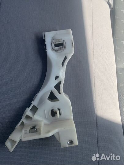 Кронштейн переднего бампера мазда 3 BK (2003-2008)