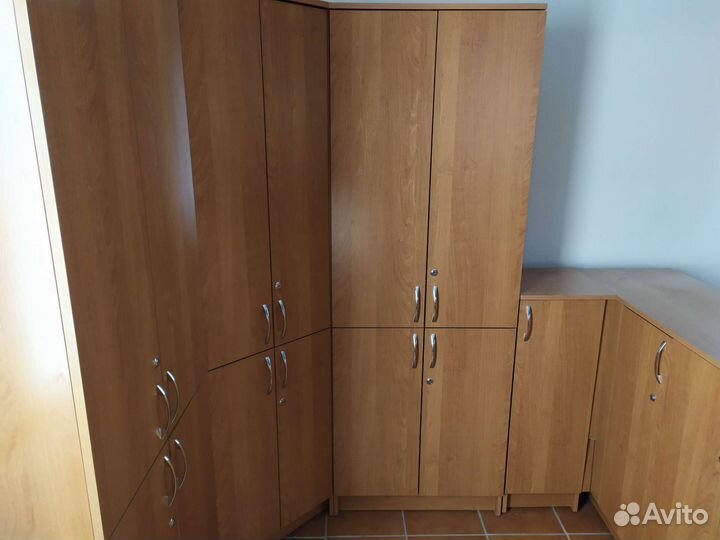 Офисный шкаф, стойка администратора, трельяж
