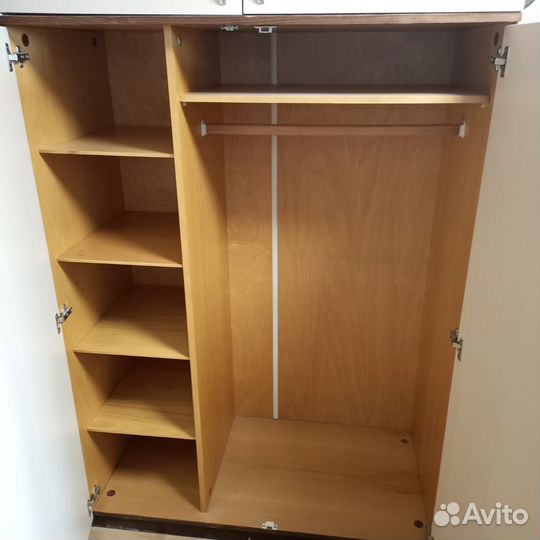Шкаф