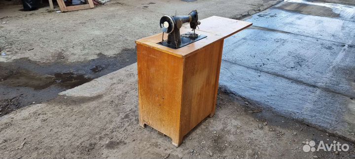 Швейная машина Подольск ножная