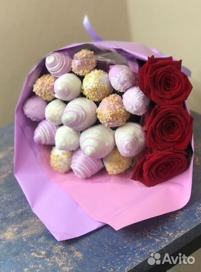 Клубничный букет с розами Самара