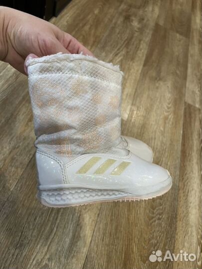 Ботинки adidas 21